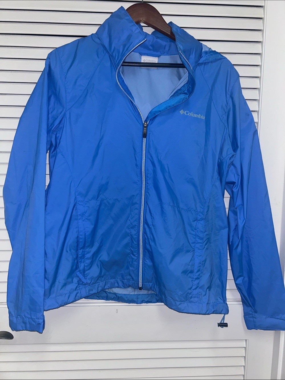 Columbia Blue Hooded Packable Windbreaker/Rain Jacket